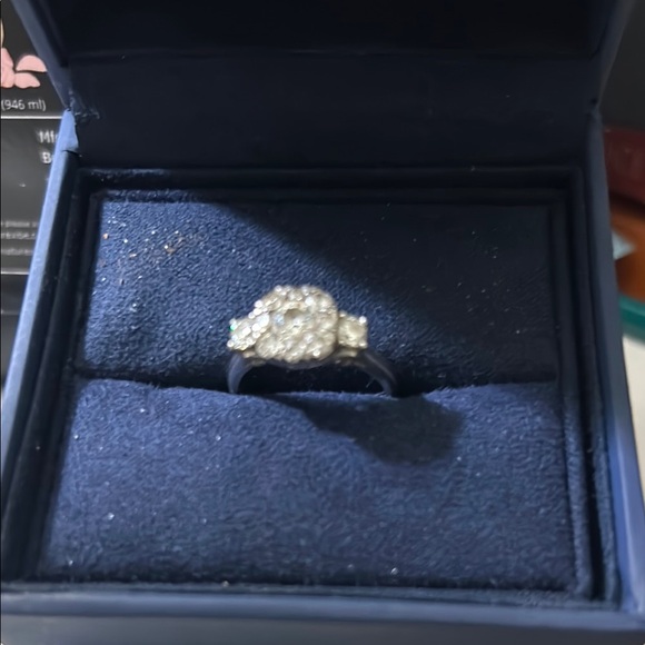 Women's Platinum and Diamond Ring - Picture 1 of 5
